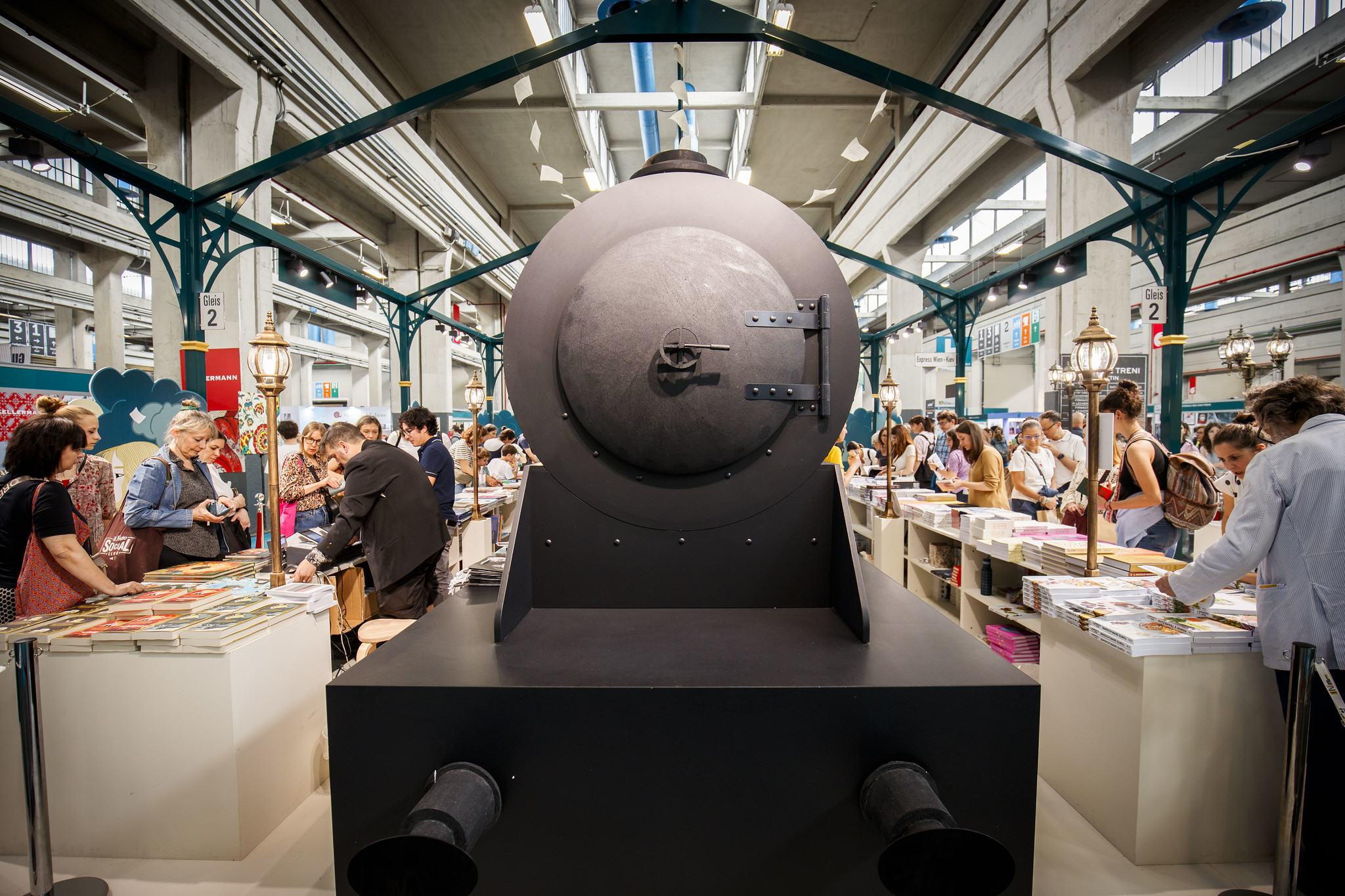 Stand Ippocampo Edizioni al Salone del Libro di Torino 2024